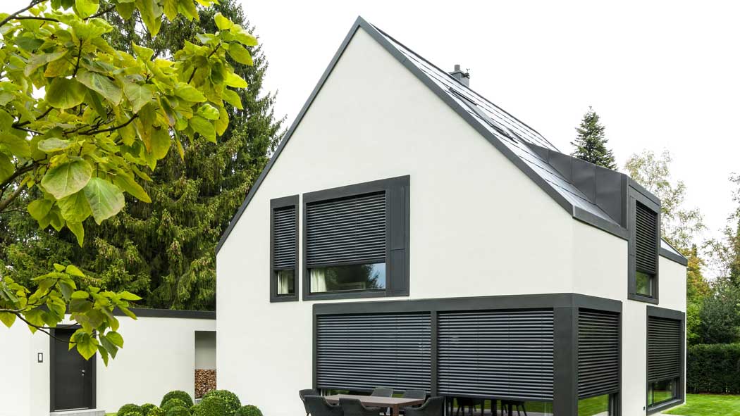 ROMA - freistehendes Haus mit Fassadenraffstoren