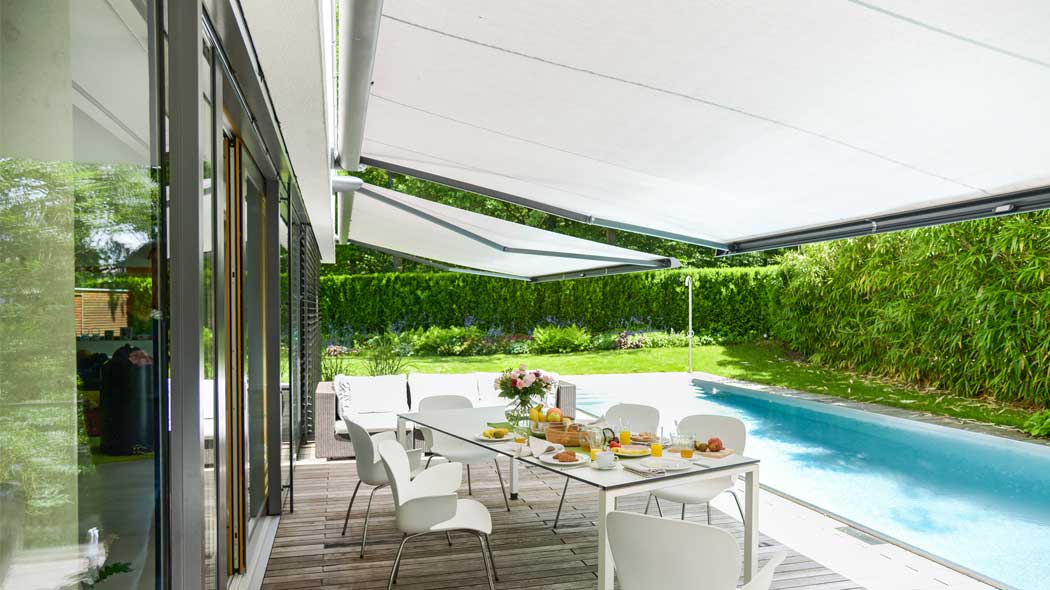 elero - Blick auf Pool